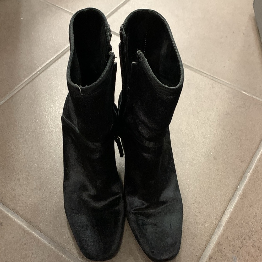 Massimo Dutti black velvet ankle boots!
